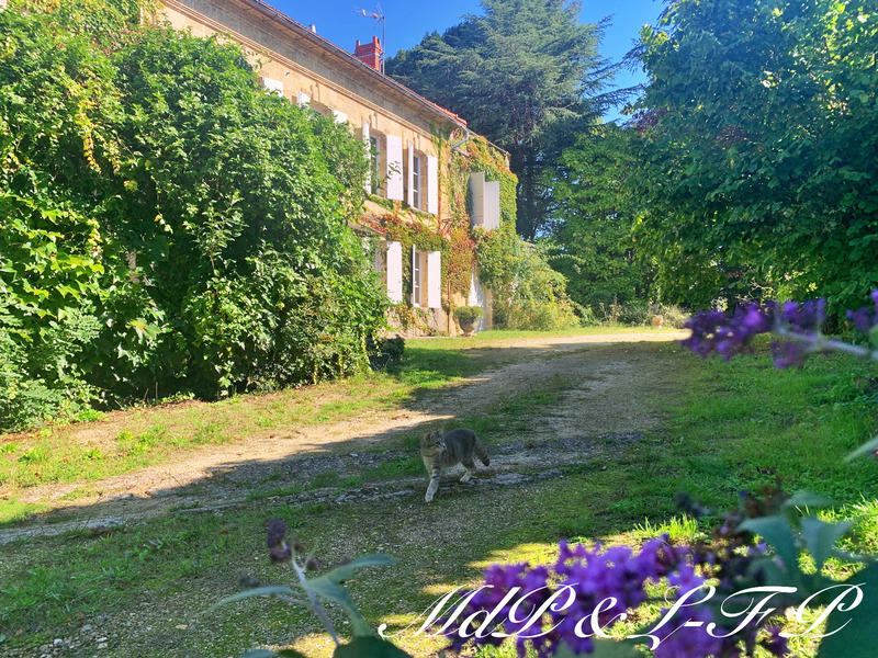 Maison - 241 m² - 7 pièces