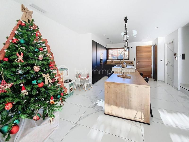 Maison - 95 m² - 4 pièces