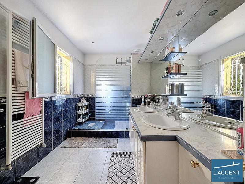 Maison - 163 m² - 6 pièces