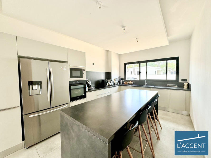 Maison - 199 m² - 8 pièces