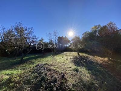 Terrain constructible - 719 m²