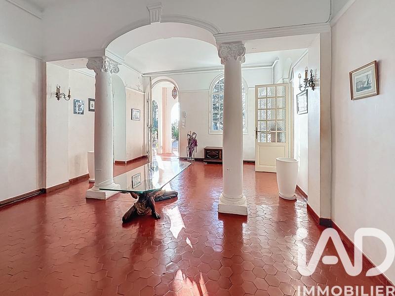 Maison - 292 m² - 11 pièces