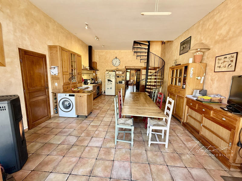 Maison - 361 m² - 14 pièces