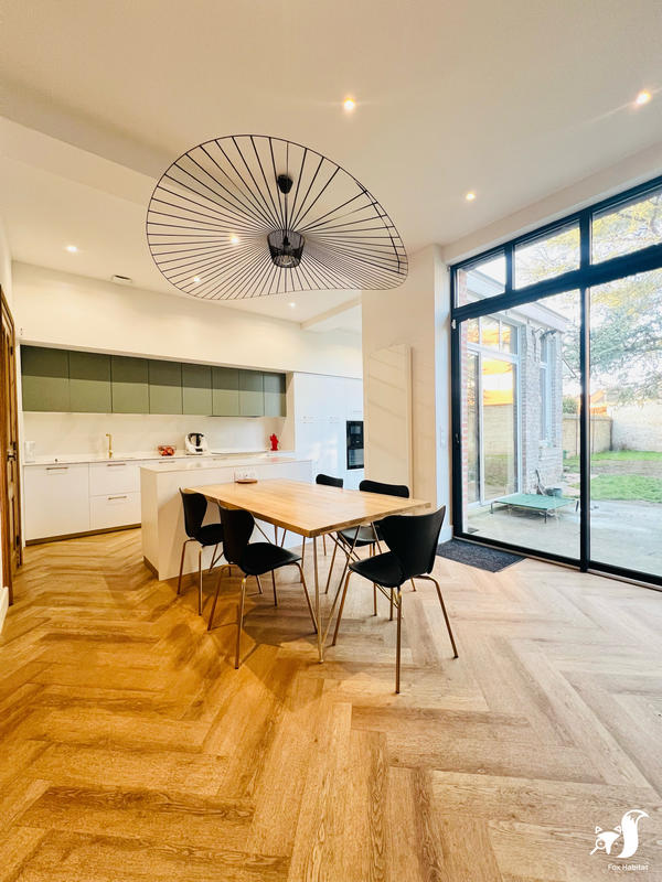 Maison - 275 m² - 8 pièces