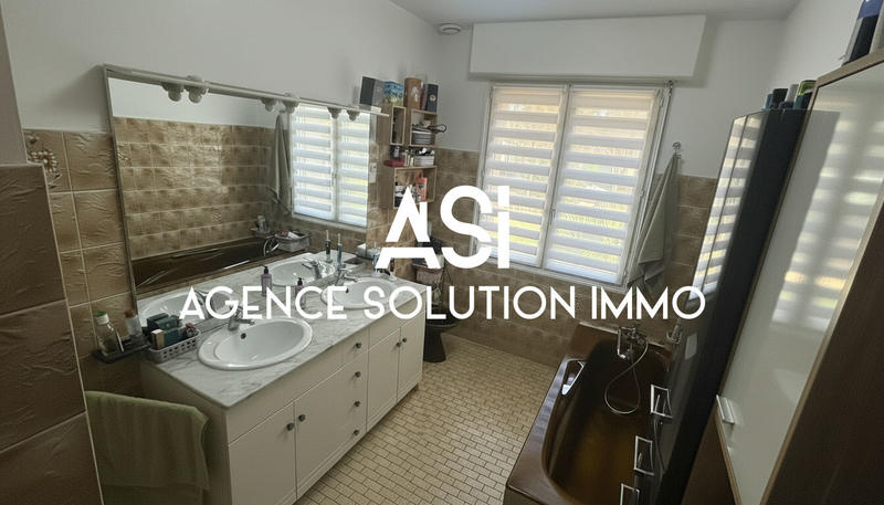 Maison - 235 m² - 7 pièces