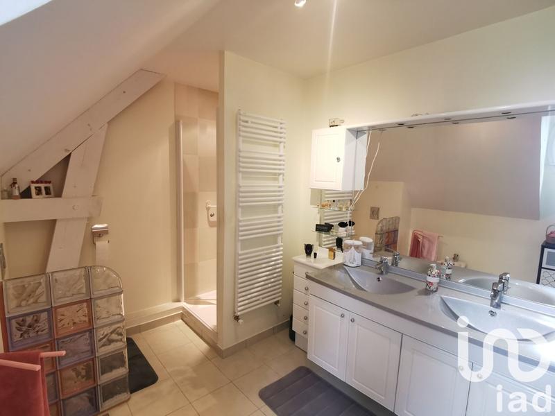 Maison - 242 m² - 8 pièces