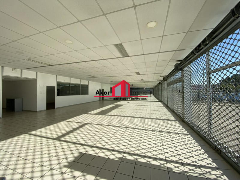 Local commercial - 813 m²