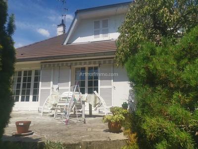 Maison - 177 m² - 9 pièces