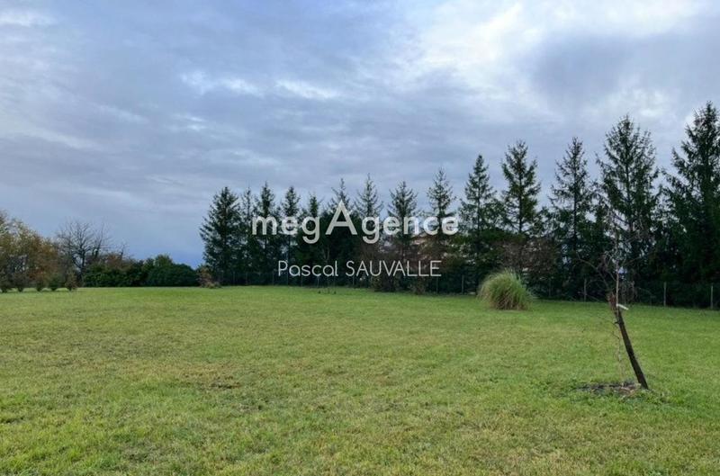 Terrain constructible - 2 425 m²