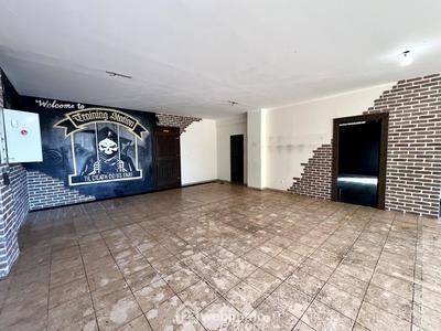 Local commercial - 123 m² - 3 pièces