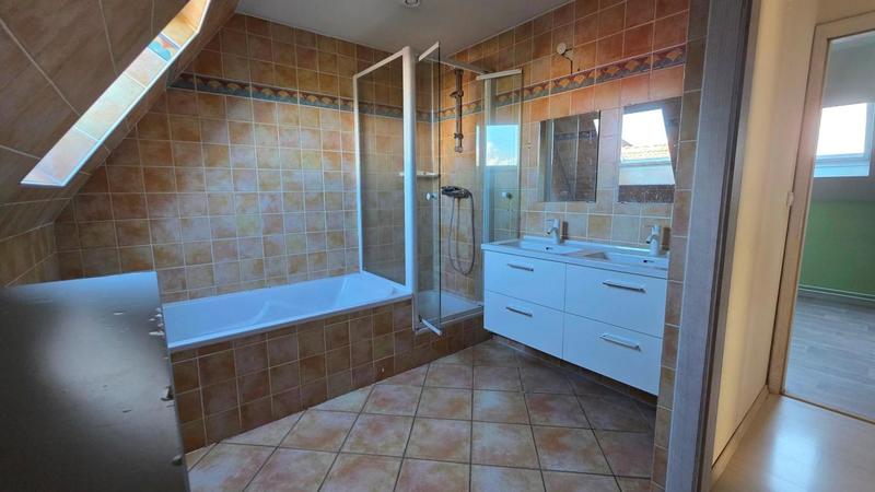 Maison - 250 m² - 7 pièces