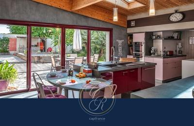 Maison - 277 m² - 8 pièces