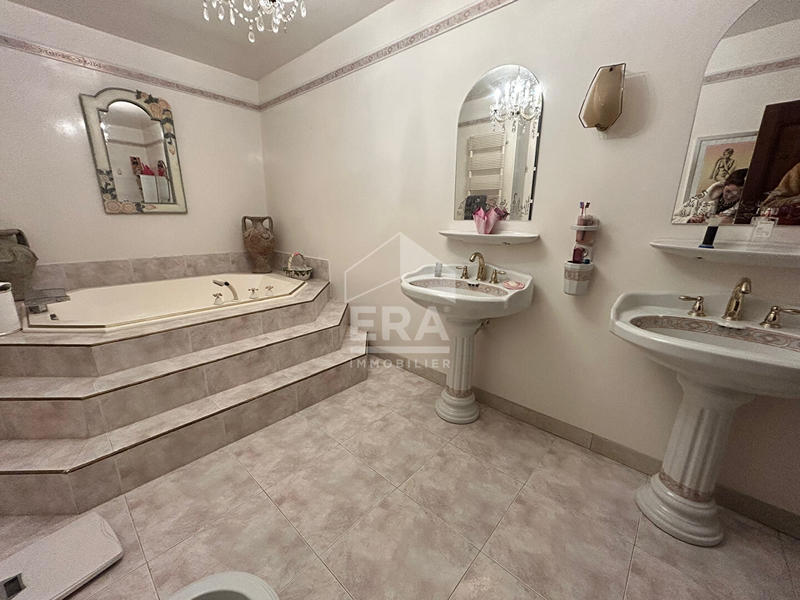 Maison - 440 m² - 7 pièces