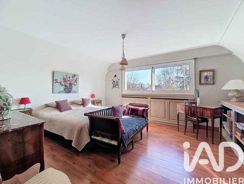 Maison - 222 m² - 9 pièces