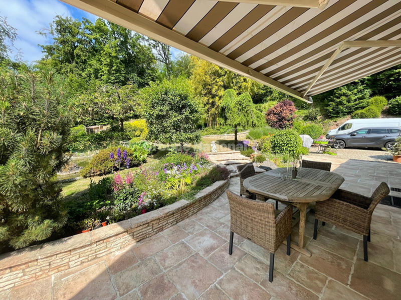 Maison - 270 m² - 8 pièces