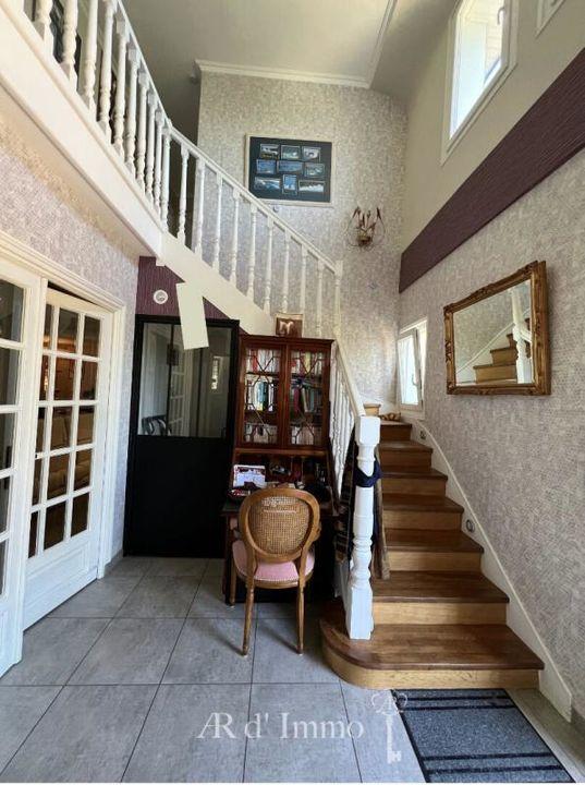 Propriété - 230 m² - 10 pièces