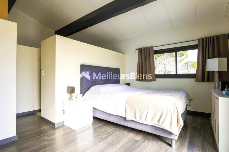 Propriété - 190 m² - 6 pièces