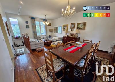 Maison - 184 m² - 9 pièces