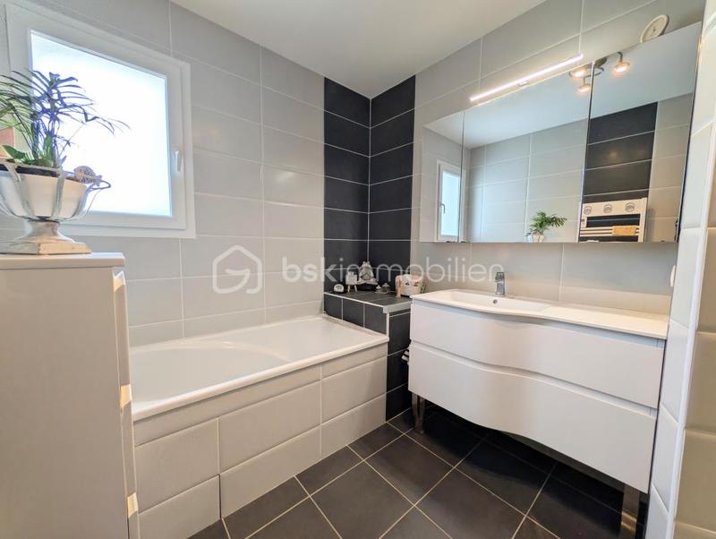 Maison traditionnelle - 97 m² - 4 pièces