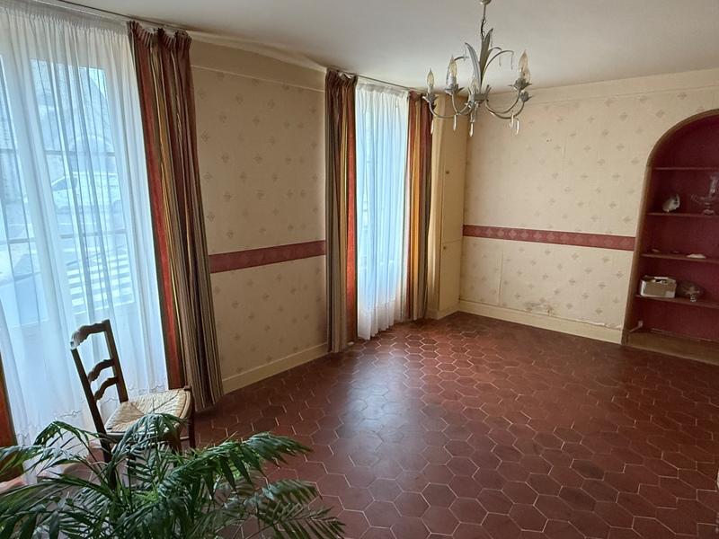 Maison - 220 m² - 8 pièces