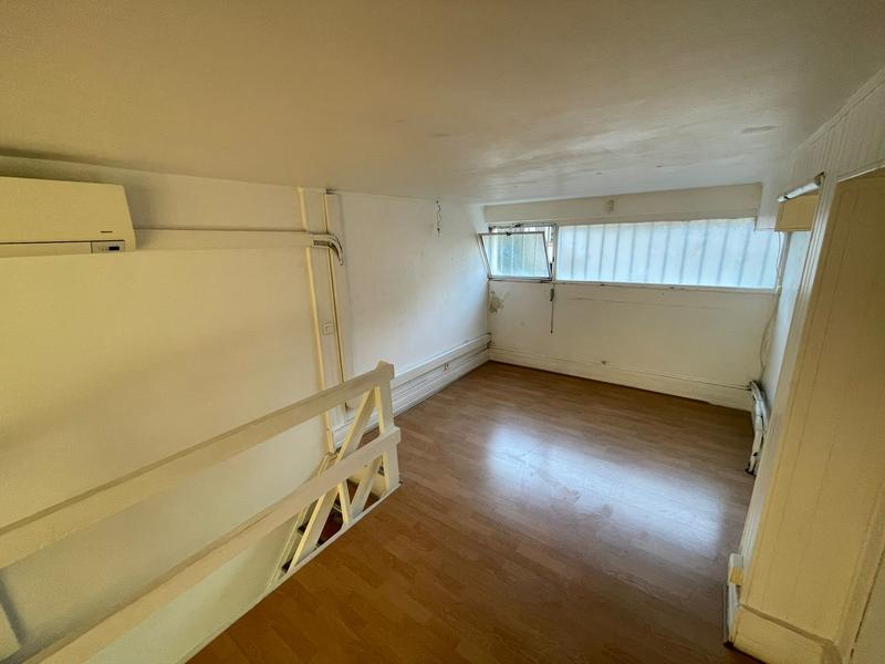 Local commercial - 97 m² - 3 pièces