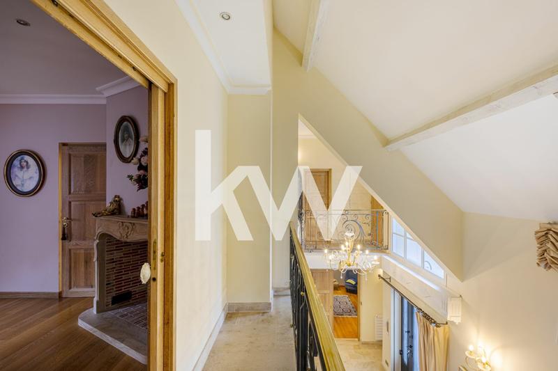 Maison - 218 m² - 7 pièces