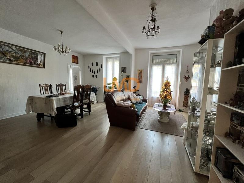 Immeuble - 144 m² - 8 pièces