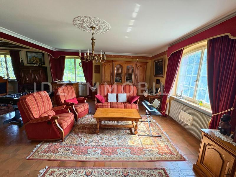 Maison - 201 m² - 7 pièces