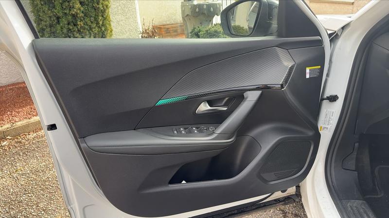 Peugeot 2008 1.2 PureTech 130 Eat8 Allure Pack