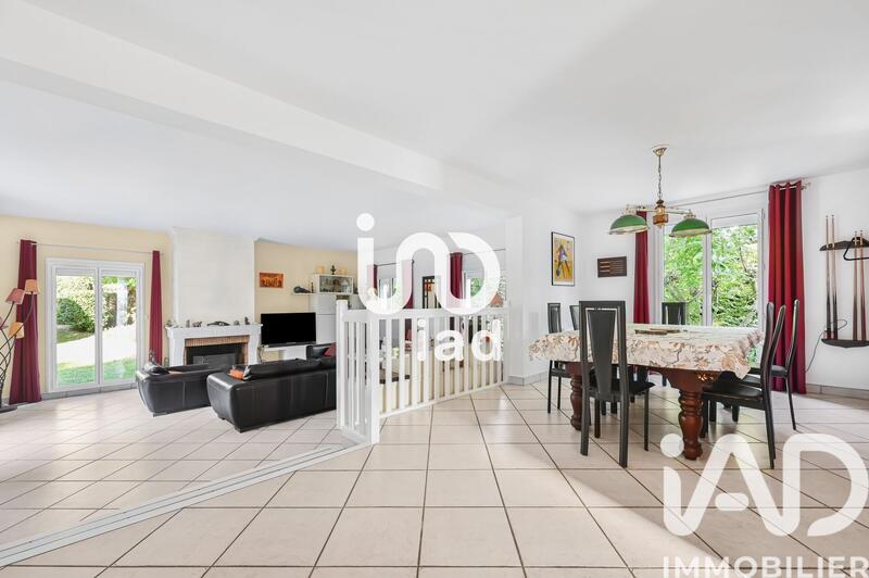 Maison - 230 m² - 8 pièces