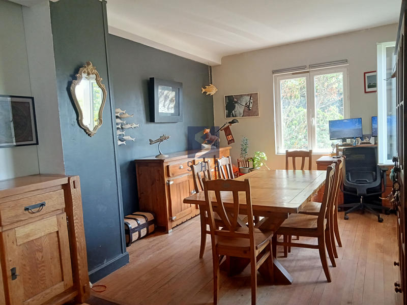 Maison - 210 m² - 9 pièces