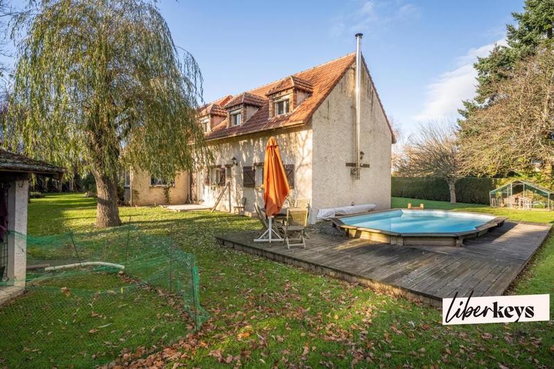 Propriété - 220 m² - 8 pièces