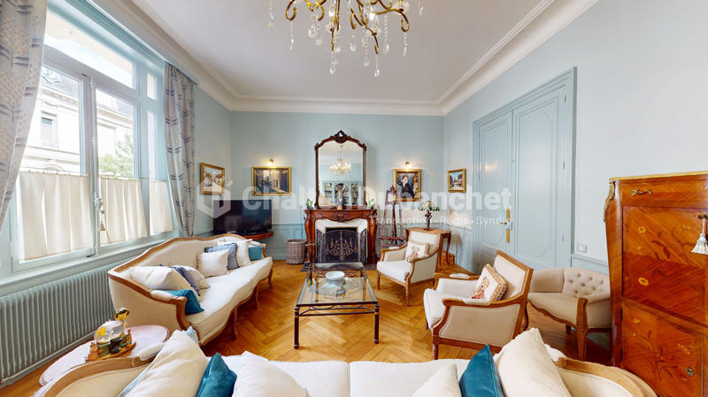 Demeure - 377 m² - 12 pièces