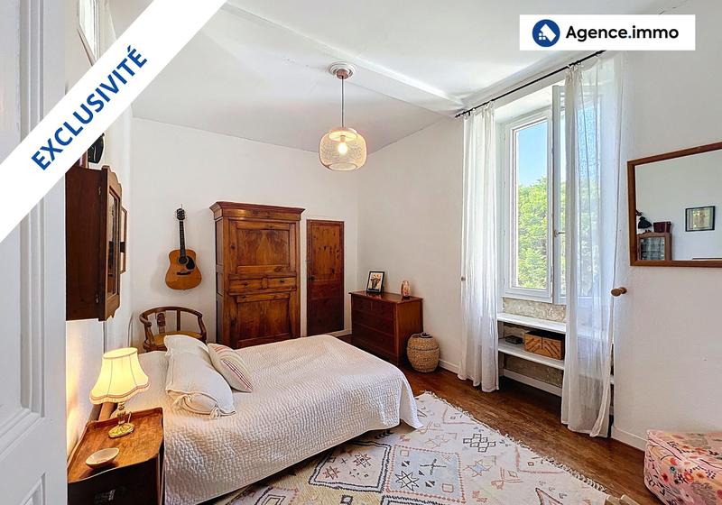 Maison traditionnelle - 270 m² - 12 pièces