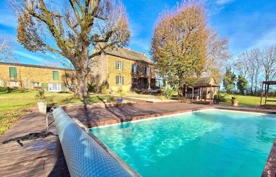 Maison - 400 m² - 12 pièces