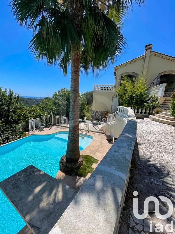 Maison - 195 m² - 6 pièces