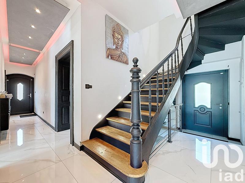 Maison - 239 m² - 6 pièces