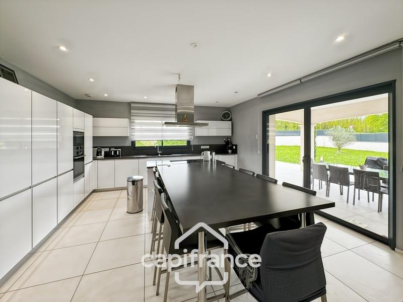 Maison - 275 m² - 7 pièces