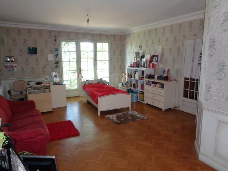 Maison - 216 m² - 10 pièces