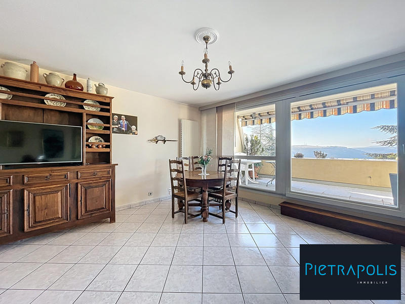 Appartement - 77 m² - 3 pièces