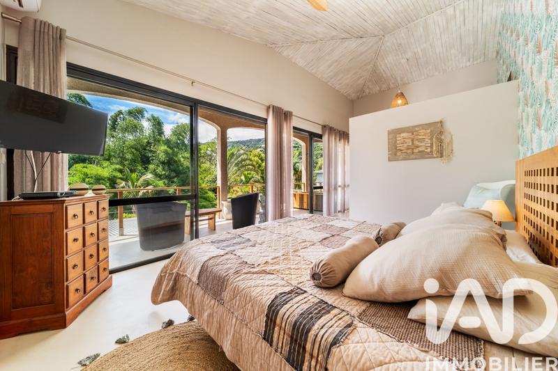 Maison - 255 m² - 8 pièces