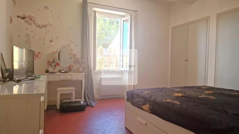 Appartement - 96 m² - 5 pièces