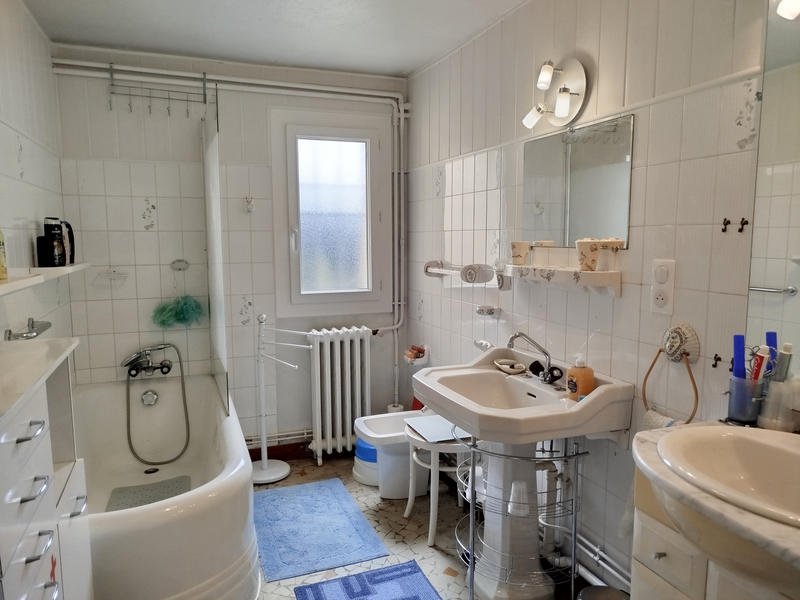 Maison - 245 m² - 11 pièces