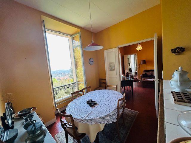 Appartement - 104 m² - 5 pièces