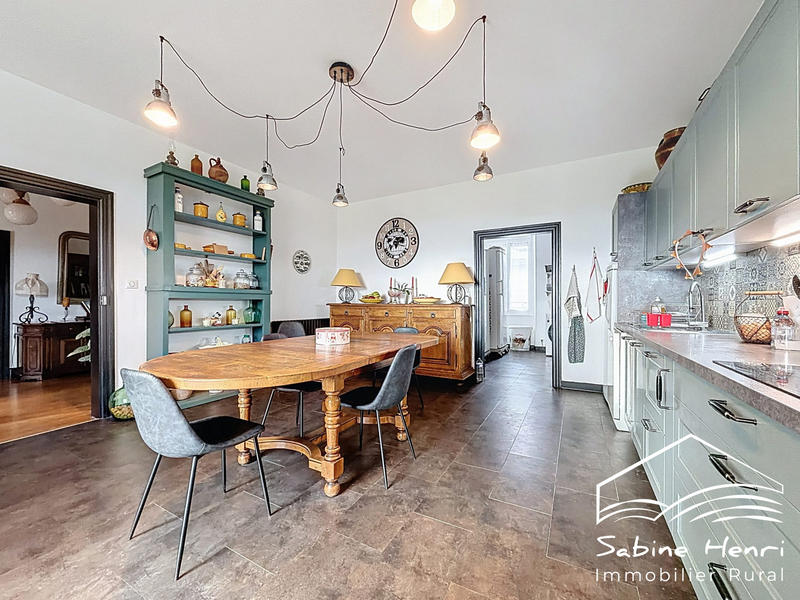 Maison - 223 m² - 8 pièces