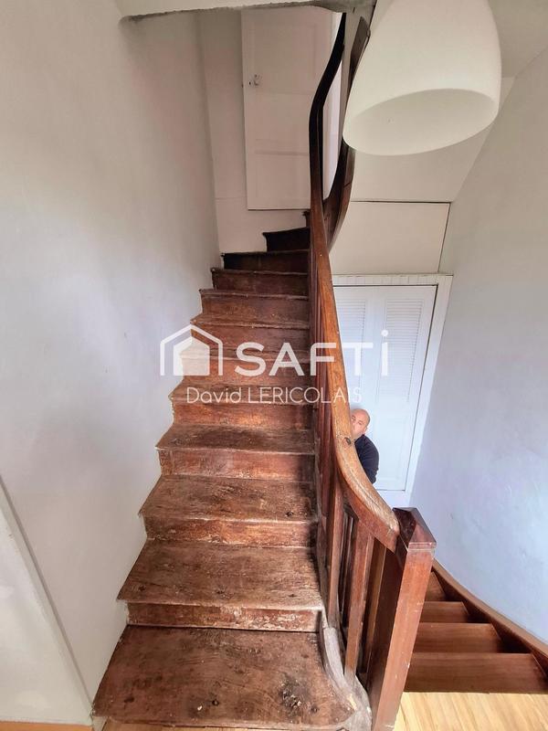 Maison - 335 m² - 24 pièces