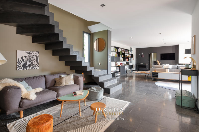 Villa - 240 m² - 6 pièces