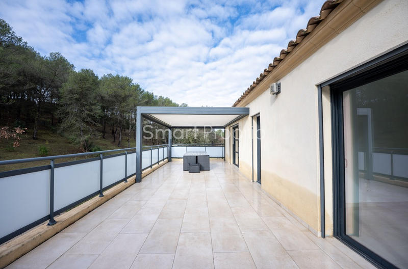 Propriété - 250 m² - 6 pièces