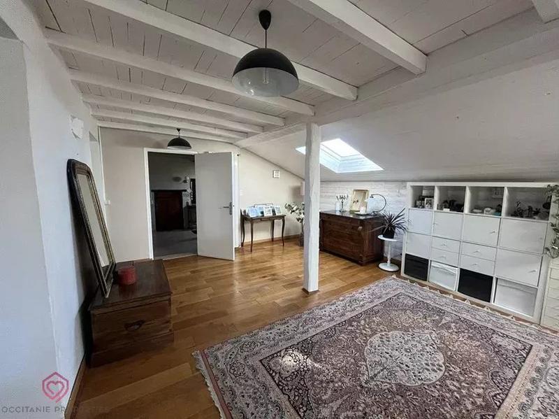 Propriété - 280 m² - 9 pièces