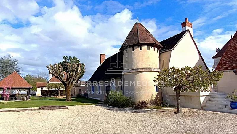 Maison - 438 m² - 16 pièces